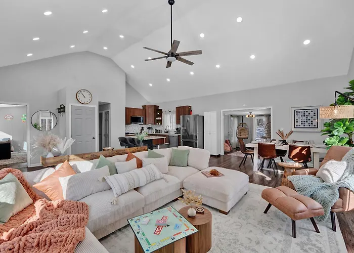Palomino Ranch Namaste-Sunroom, Hot Tub, Game Room, King Beds, Fire Pit, Bbq, Pet-Friendly