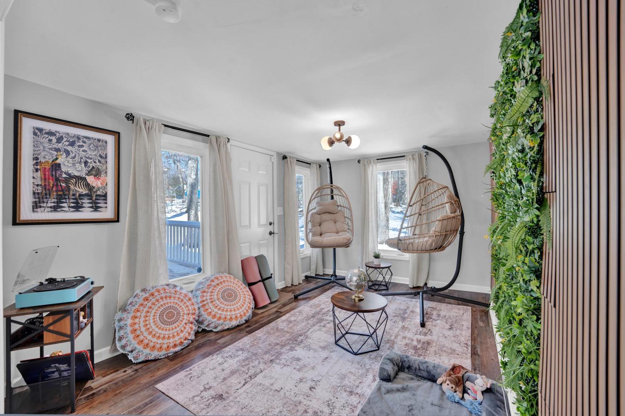 Palomino Ranch Namaste-sunroom, Hot Tub, Game Room, King Beds, Fire Pit, Bbq, Pet-friendly Tobyhanna