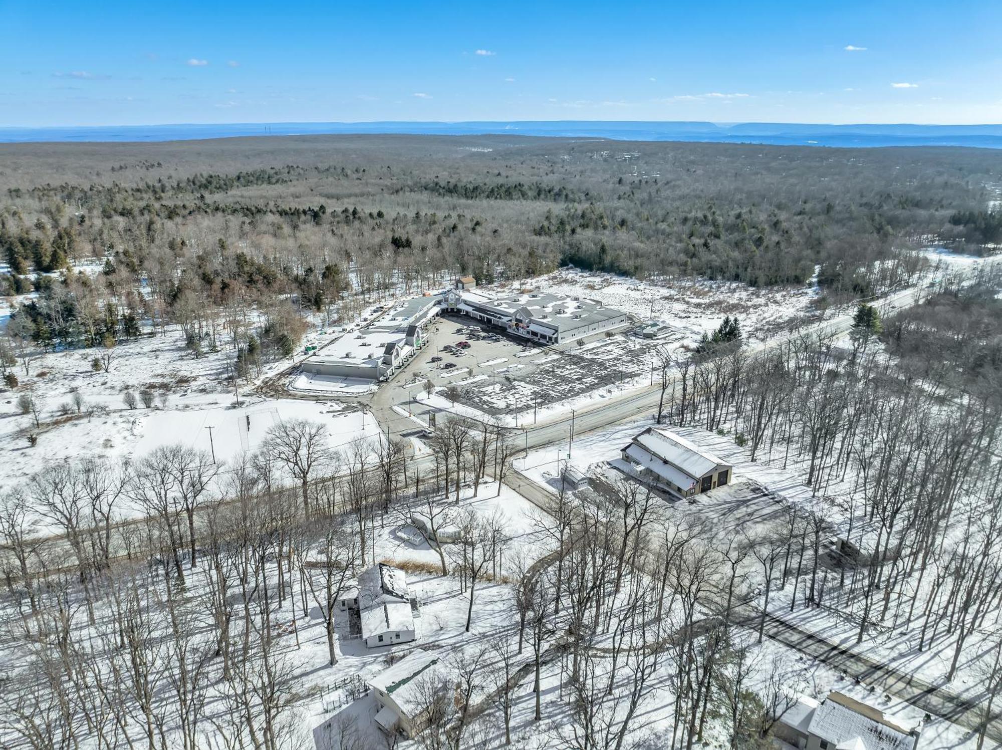 Palomino Ranch Namaste-sunroom, Hot Tub, Game Room, King Beds, Fire Pit, Bbq, Pet-friendly Holiday home Tobyhanna