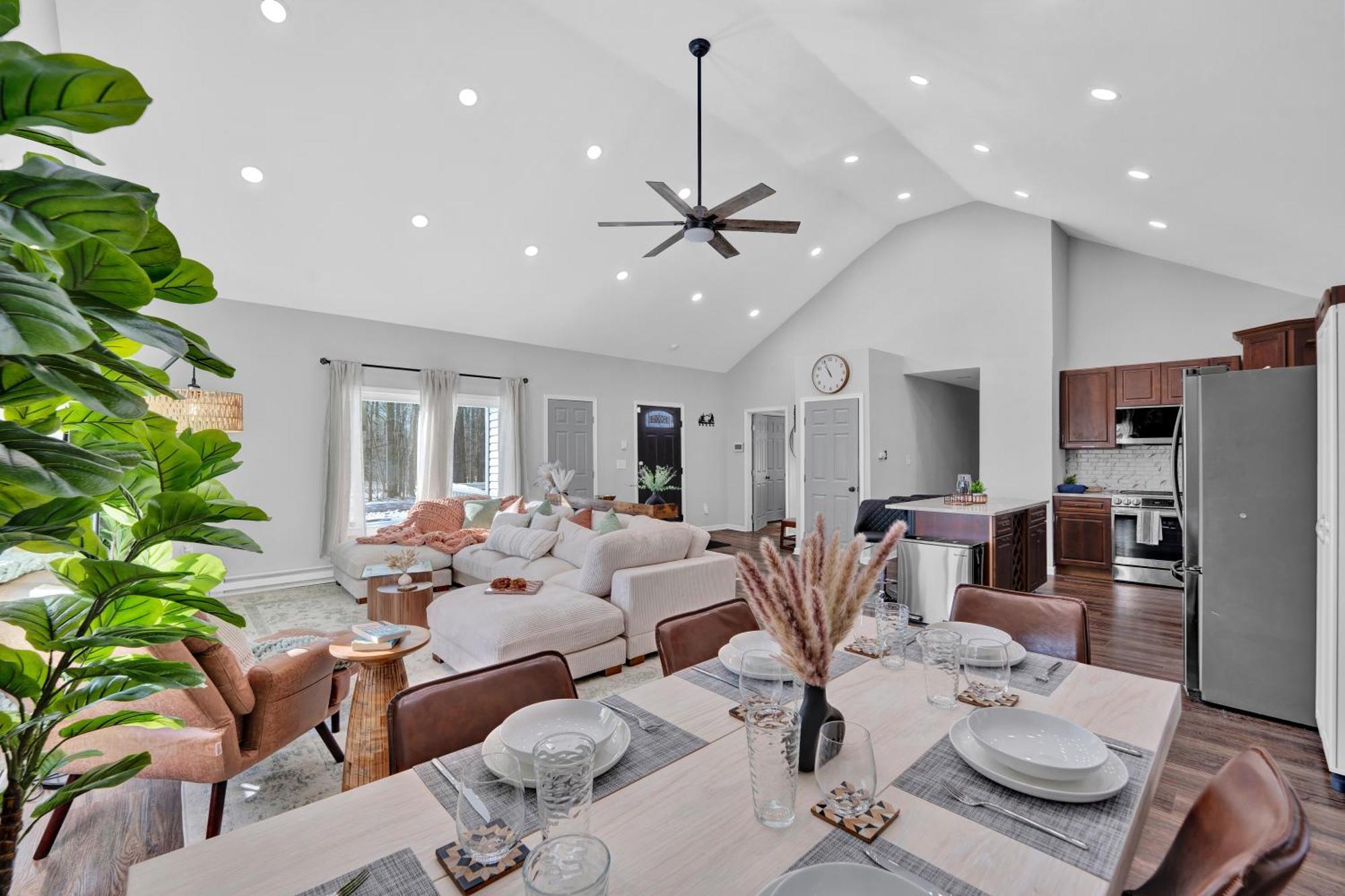 Palomino Ranch Namaste-sunroom, Hot Tub, Game Room, King Beds, Fire Pit, Bbq, Pet-friendly Tobyhanna