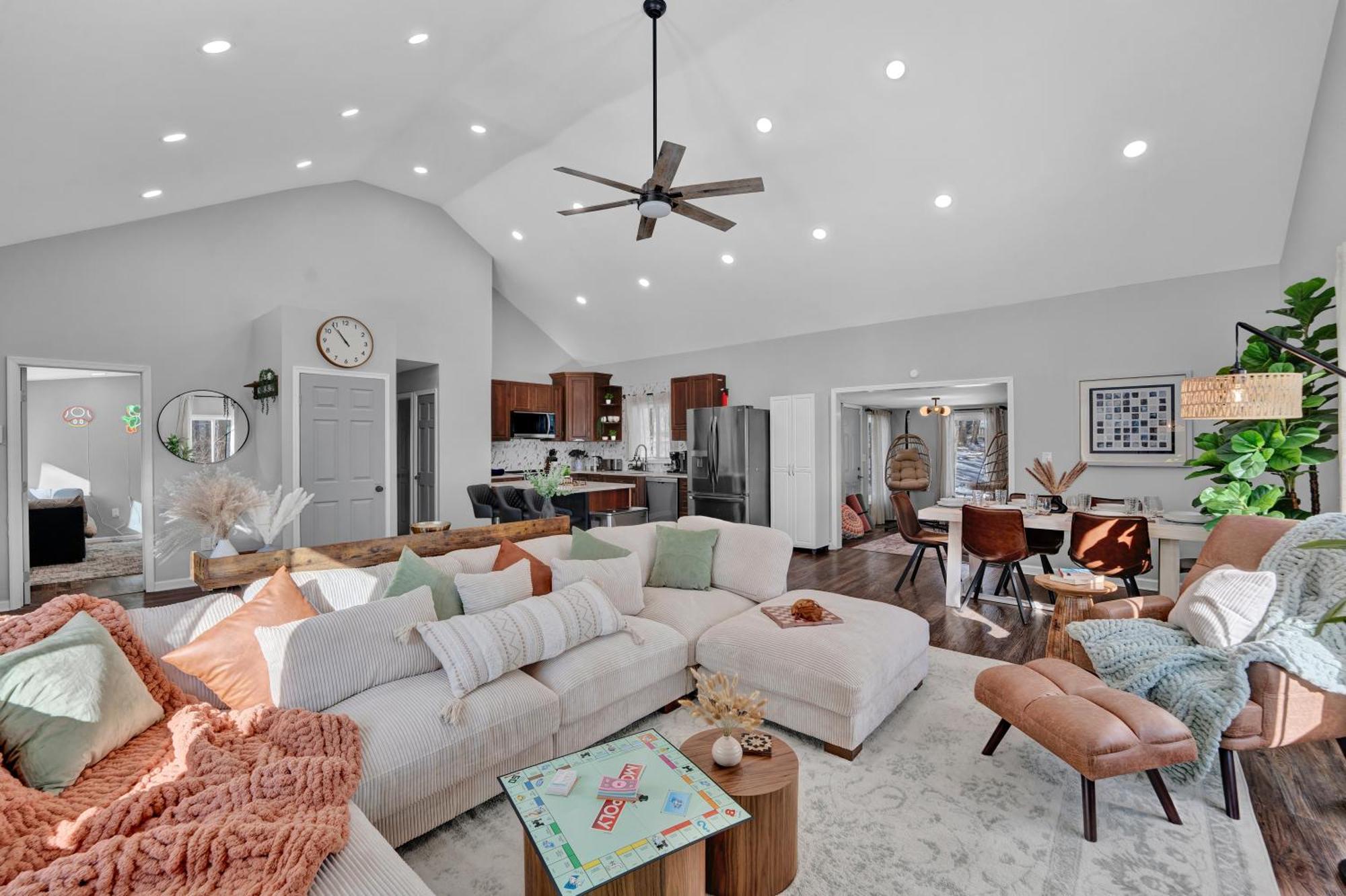 Holiday home Palomino Ranch Namaste-sunroom, Hot Tub, Game Room, King Beds, Fire Pit, Bbq, Pet-friendly *