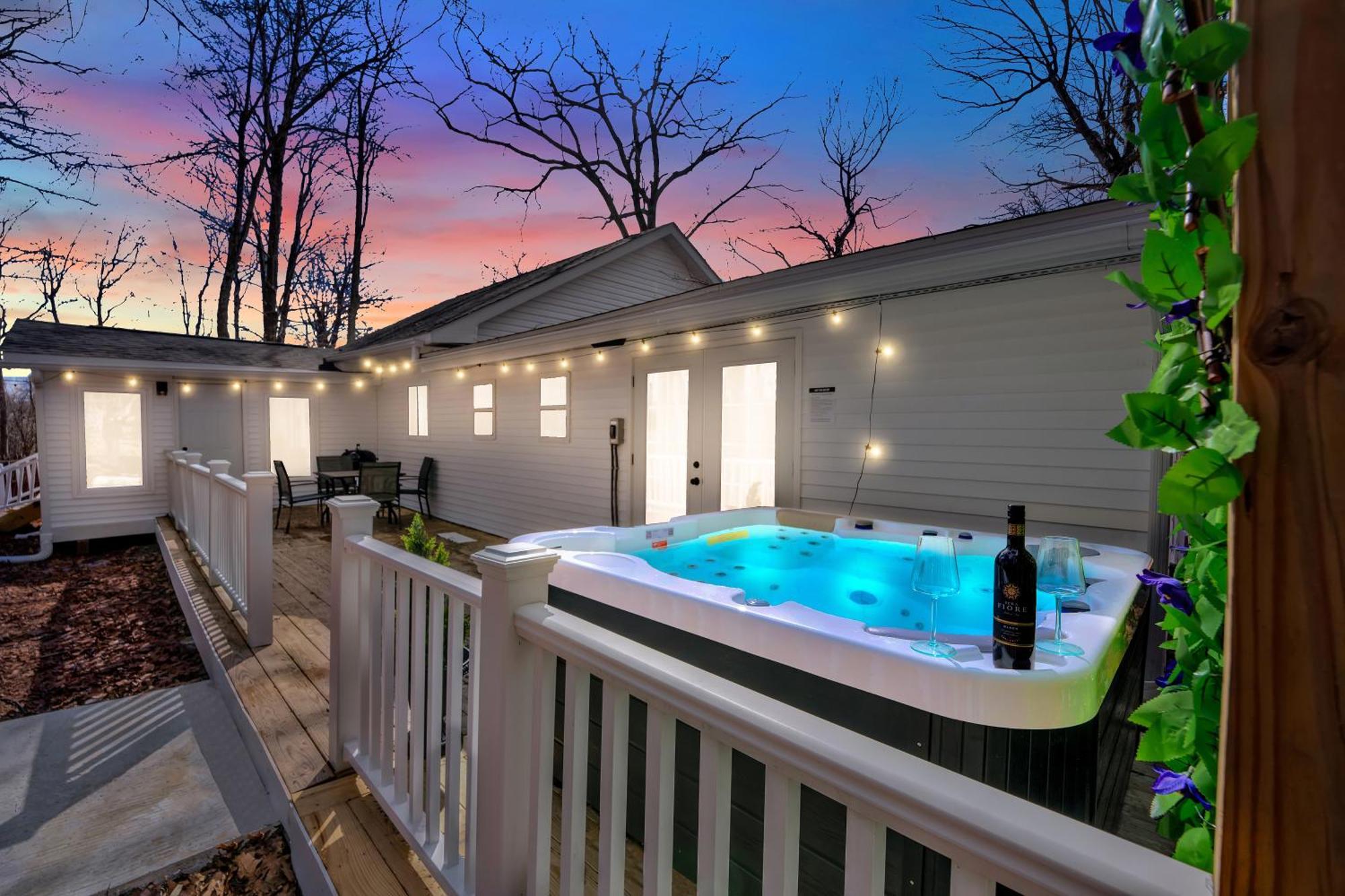 Palomino Ranch Namaste-sunroom, Hot Tub, Game Room, King Beds, Fire Pit, Bbq, Pet-friendly Holiday home