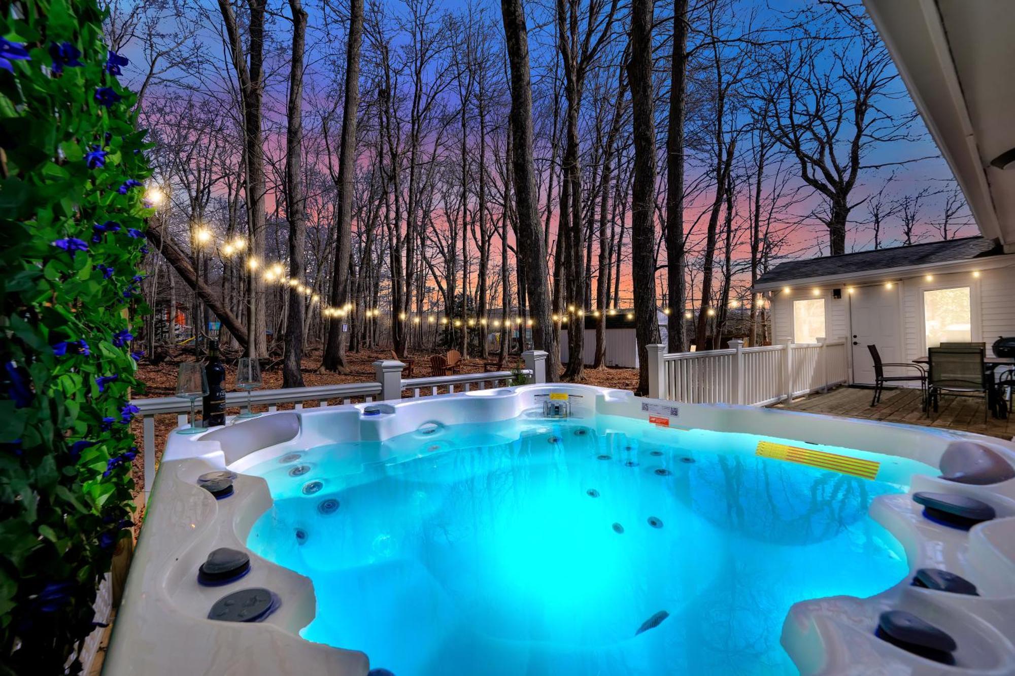 Holiday home Palomino Ranch Namaste-sunroom, Hot Tub, Game Room, King Beds, Fire Pit, Bbq, Pet-friendly *