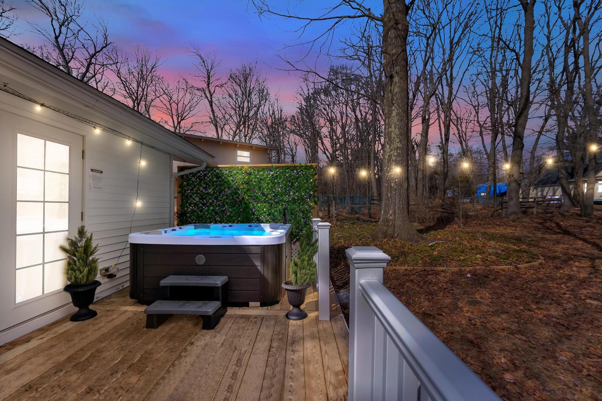 Palomino Ranch Namaste-sunroom, Hot Tub, Game Room, King Beds, Fire Pit, Bbq, Pet-friendly Tobyhanna
