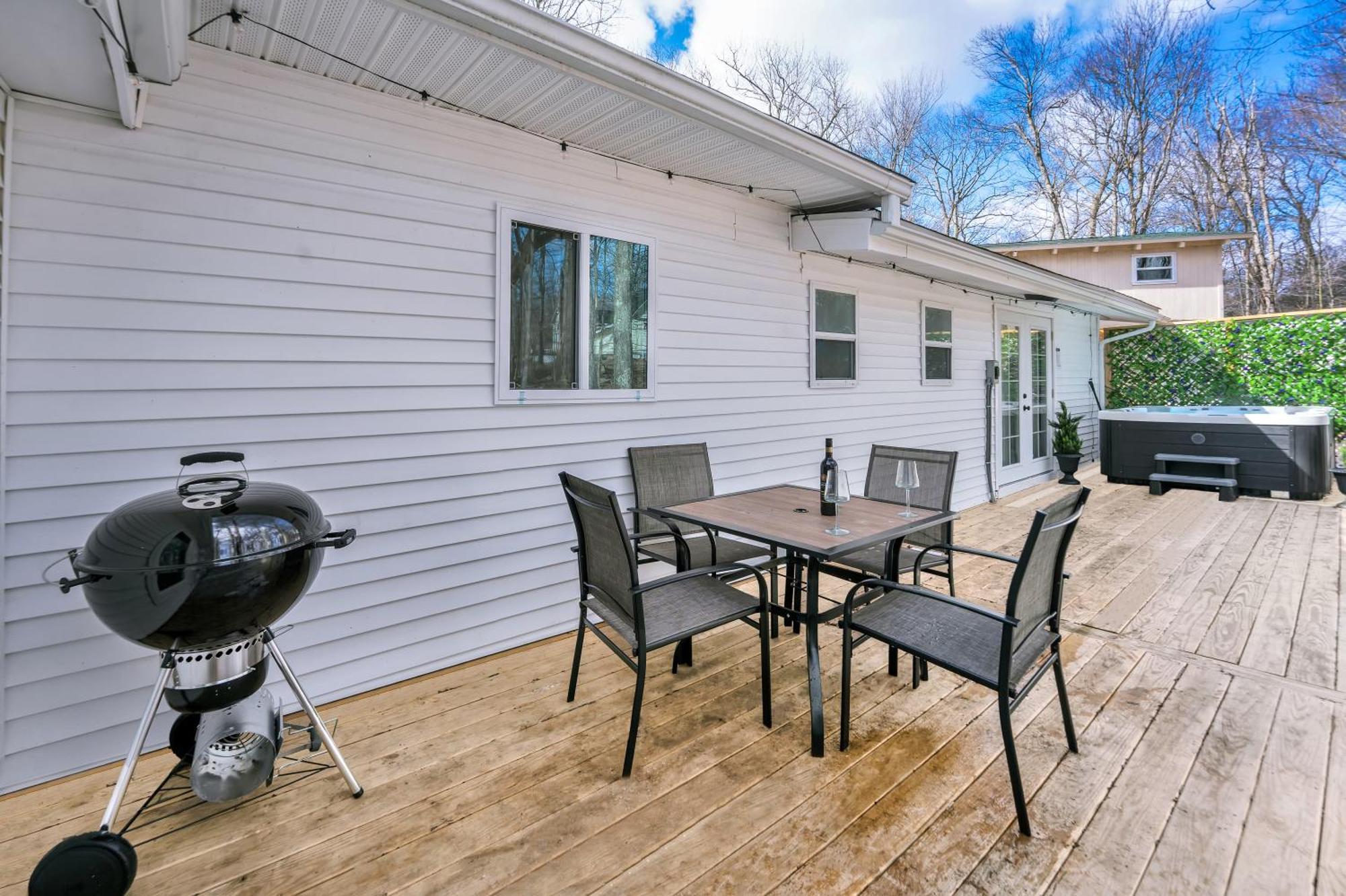 Holiday home Palomino Ranch Namaste-sunroom, Hot Tub, Game Room, King Beds, Fire Pit, Bbq, Pet-friendly *