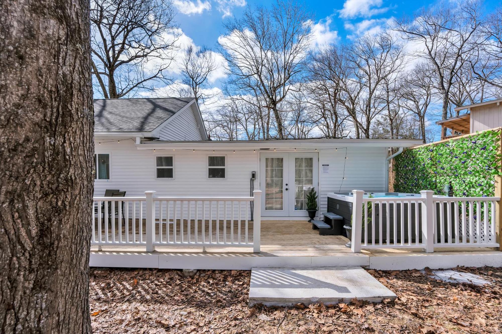 Palomino Ranch Namaste-sunroom, Hot Tub, Game Room, King Beds, Fire Pit, Bbq, Pet-friendly * Tobyhanna
