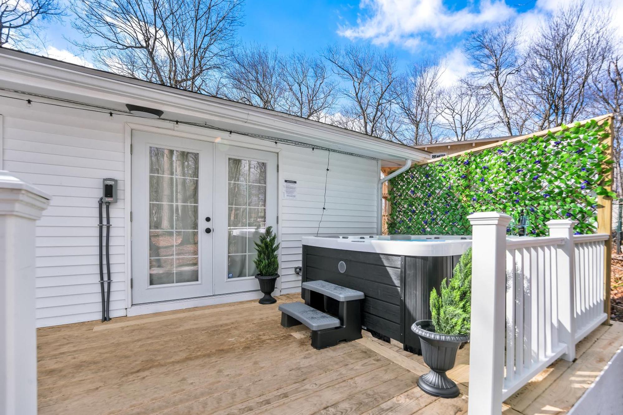 Palomino Ranch Namaste-sunroom, Hot Tub, Game Room, King Beds, Fire Pit, Bbq, Pet-friendly Holiday home *